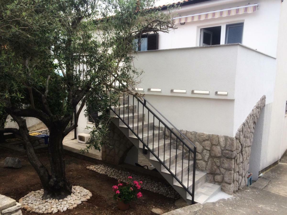 Apartments Nina Omišalj Exterior foto